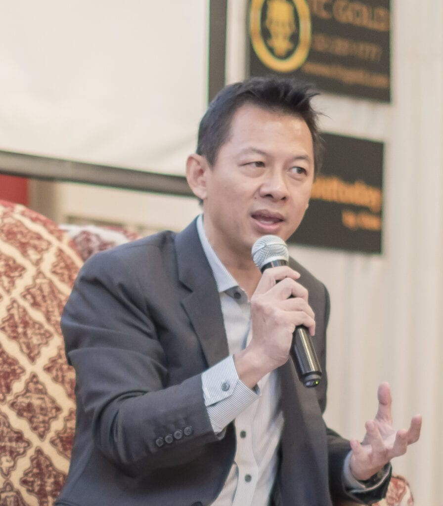 นายพิพัฒน์ วชิรลาภไพฑูรย์ กรรมการผู้จัดการ บริษัท ซินเนอร์จี้ คอมโมดิตี้ เทรด จำกัด หรือ SCT GOLD